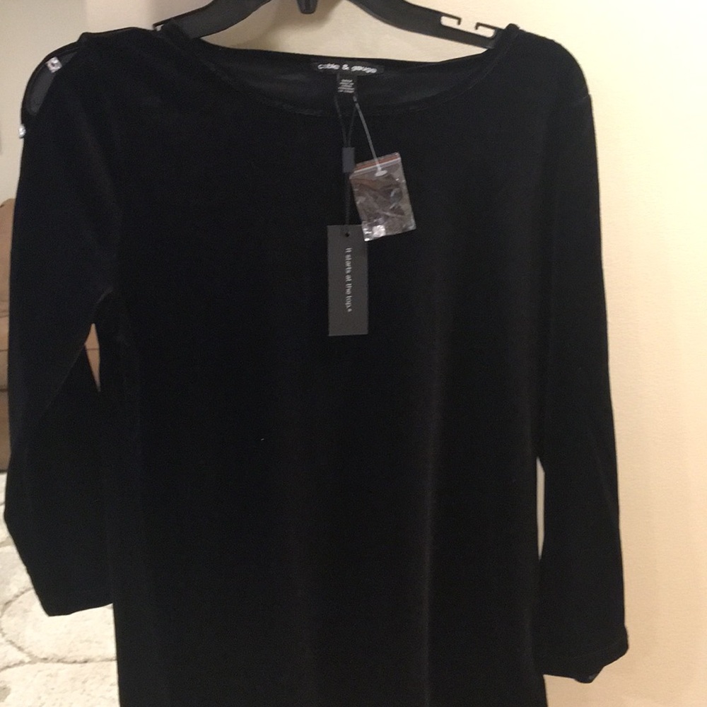 Cable & Gauge Velvet peek a boo sleeve shirt